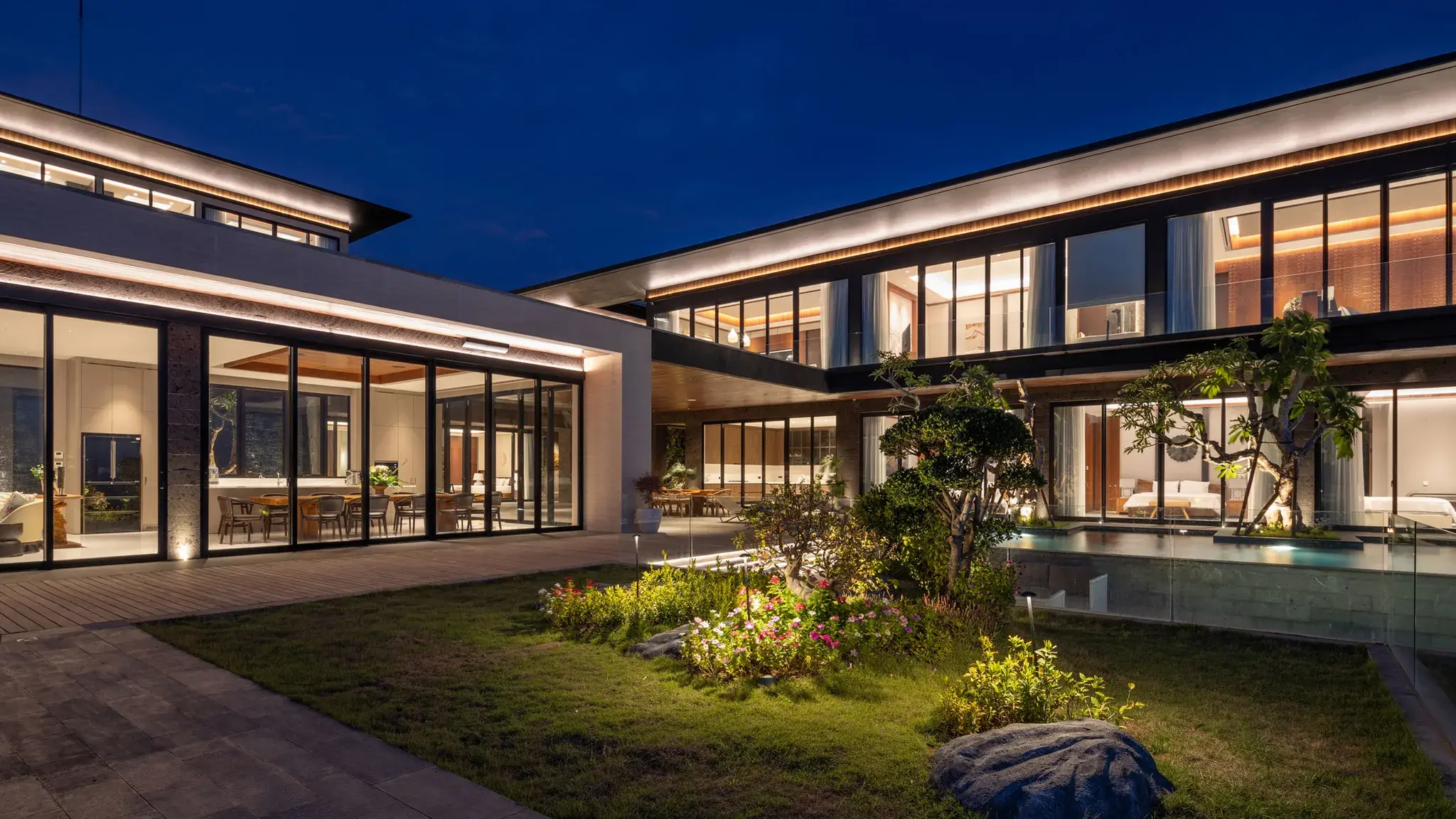 Villa Bie panoramic night view